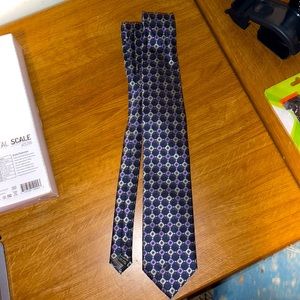 BRAND: Alexander Julian